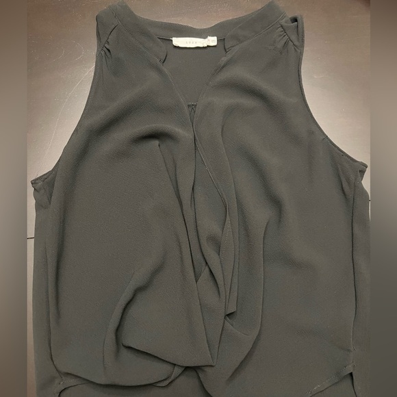 Small black high low sleeveless blouse - Picture 3 of 6